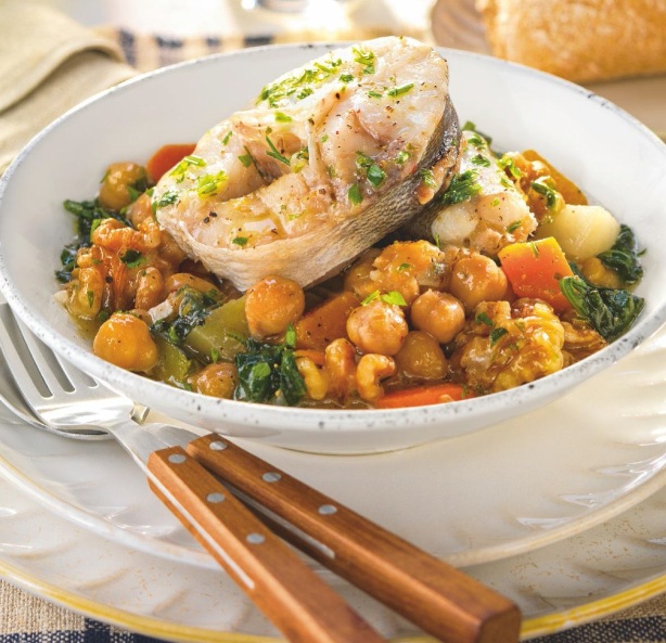 Caldero de congrio y garbanzos