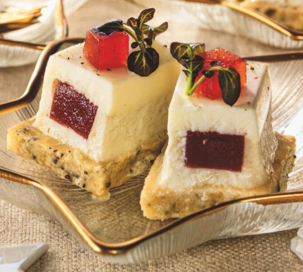 Canapés de Mousse de Brie y Mermelada de Tomate