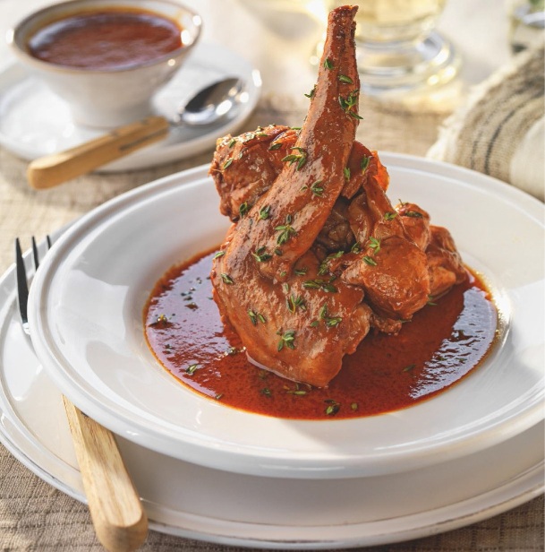 Conejo en salmorejo canario