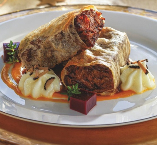 Crujiente de rabo de toro con espuma de patata