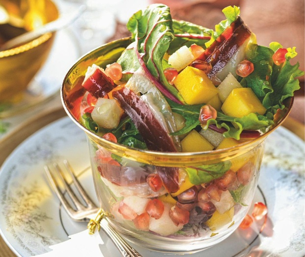 Ensalada de jamón de pato con frutas frescas y vinagreta de mostaza