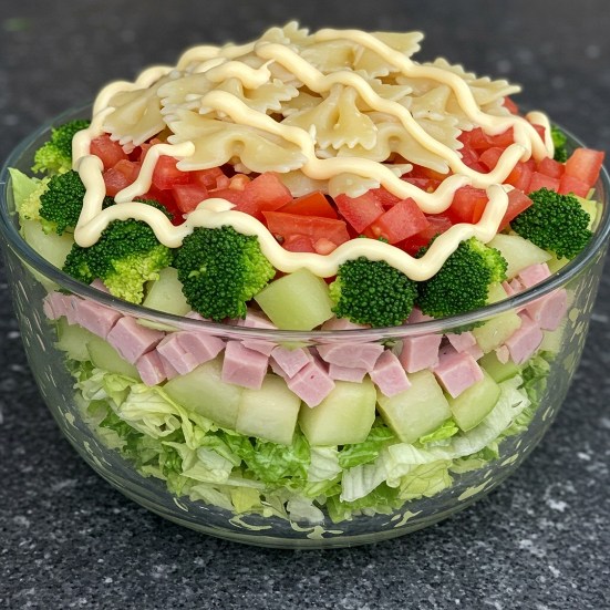 Ensalada de pasta fría con jamón