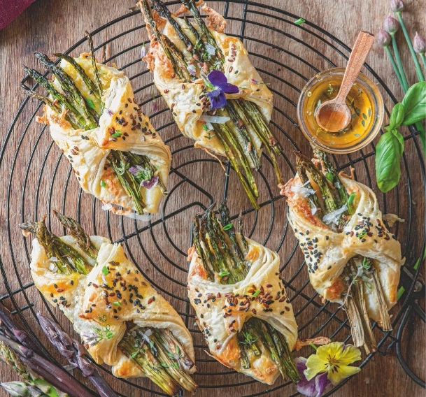 Hojaldritos de trigueros y queso brie