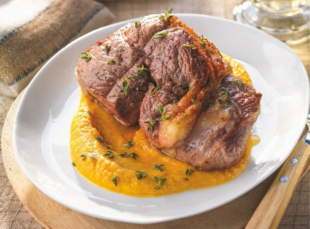 Jarrete de cordero con puré de manzana