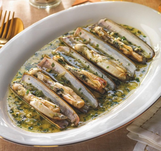 Navajas en salsa verde con un toque picante