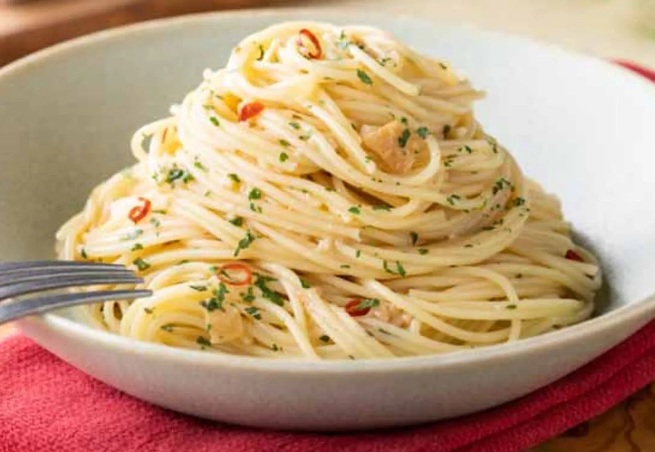 Pasta Aglio e Olio (Espaguetis con Ajo y Aceite)