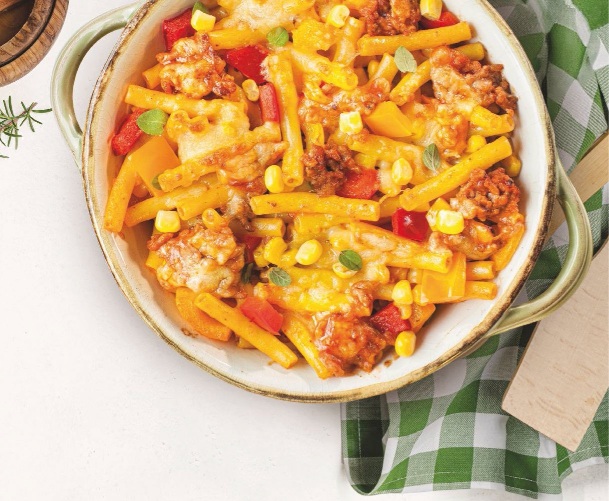 Pasta con carne picada, pimiento y maíz