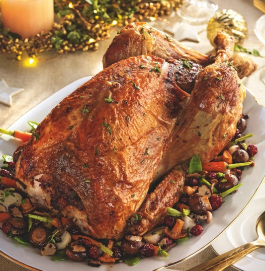 Pavo asado con trufa, setas y verduritas