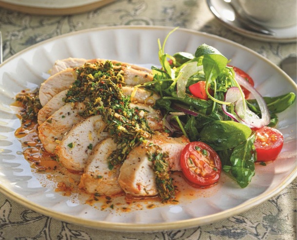 Pechuga asada con salsa chimichurri