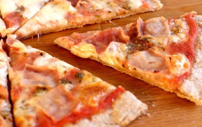 Pizza de mozzarella y jamón york