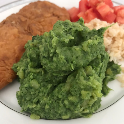 Puré de papa con pescado frito