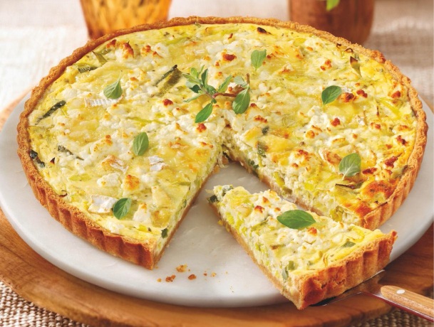 Quiche jugosa de puerro con trío de quesos