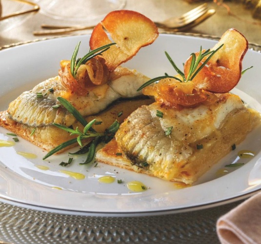 Rodaballo a la plancha con chips de manzana