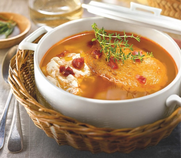 Sopa castellana de ajo con huevo y jamón