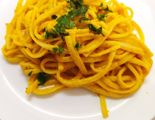 Tallarín con salsa la huancaína