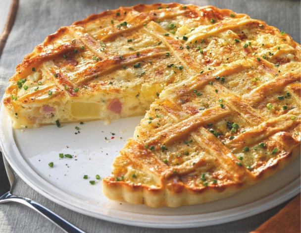 Tartaleta rellena de patata, bacalao y beicon