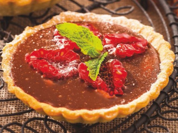Tartitas con crema de chocolate y frambuesas
