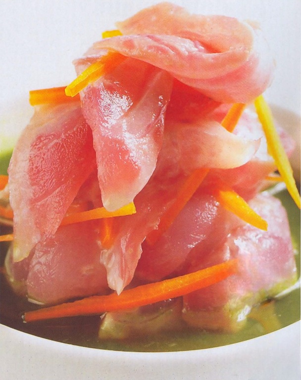 Tiradito de cojinova en caldo verde