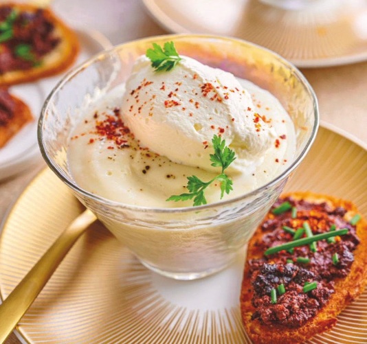 Velouté vegetal con tosta de morcilla