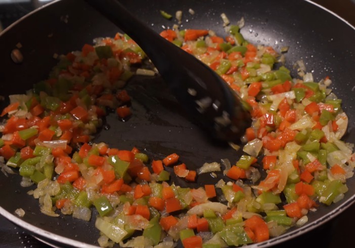 El Arte de Sofrito Perfecto: La Base de Muchas Recetas Latinoamericanas